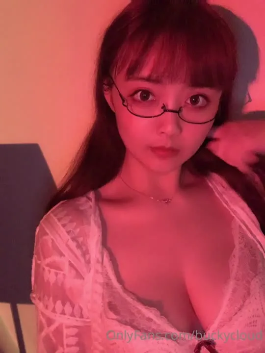 一只云烧 cosplay album Yizhi Yunshao: Alltag - Video 2