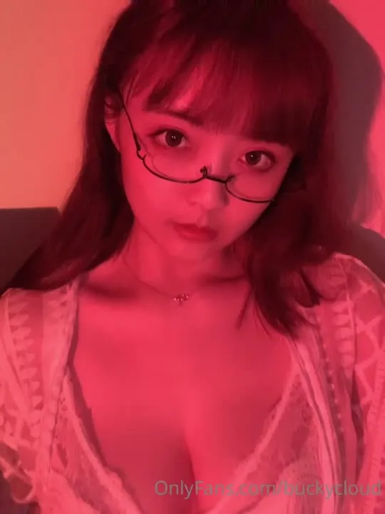 一只云烧 cosplay album Yizhi Yunshao: Alltag - Video 5