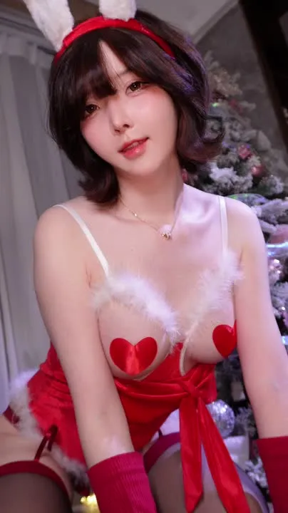 一小央泽 cosplay album Yixiaoyangze's 2025 Weihnachts-Bunny: Öffne das Geschenk - Video 77