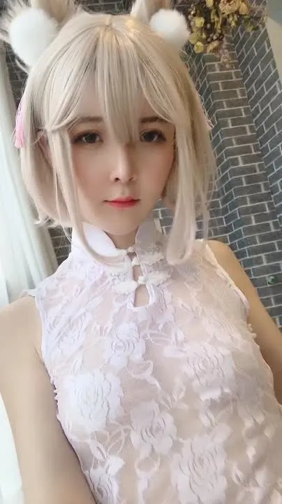 一小央泽 cosplay album Yixiaoyangze: Maloki na Alaga sa Bahay na Nakikipaglaro sa Lace Cheongsam - Video 61