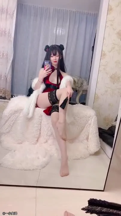 一小央泽 cosplay album Yixiaoyangze: Bagong Buwan na Pula na Rose - Video 77