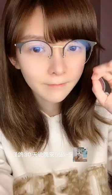 一小央泽 cosplay album Yixiaoyangze - Ze Merpati Selamat Malam Check-in - Video 6