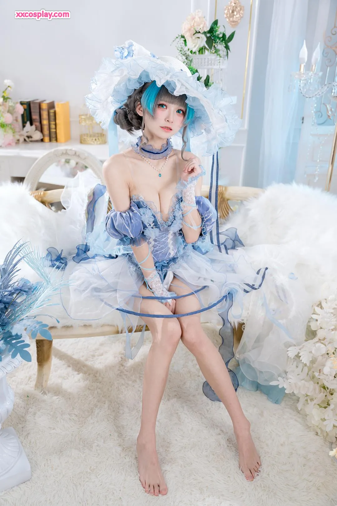 Jiuqi Mao sebagai Cheshire Es & Salju (Azur Lane)