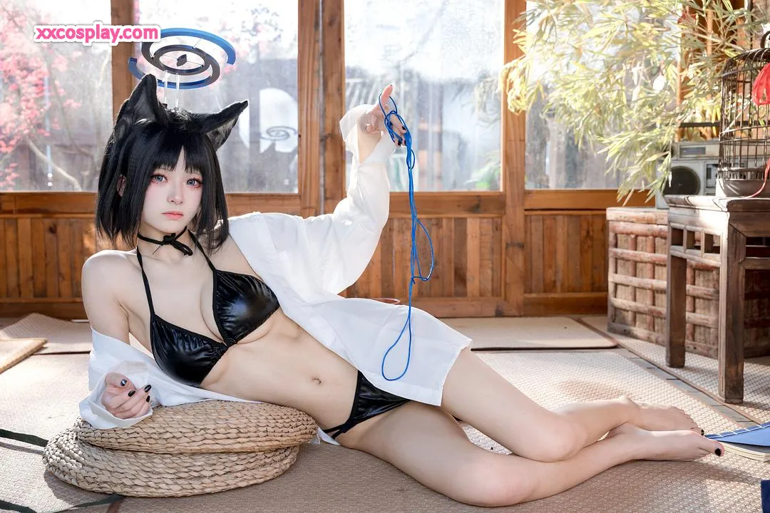 Jiuqi Miao's Seductive Catgirl in Jigeng Shirt