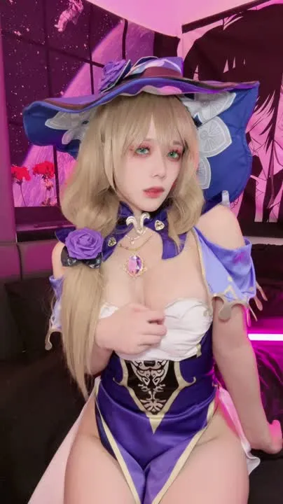 九言 cosplay album Jiuyan sebagai Lisa Memesona dari Genshin Impact - Video 34