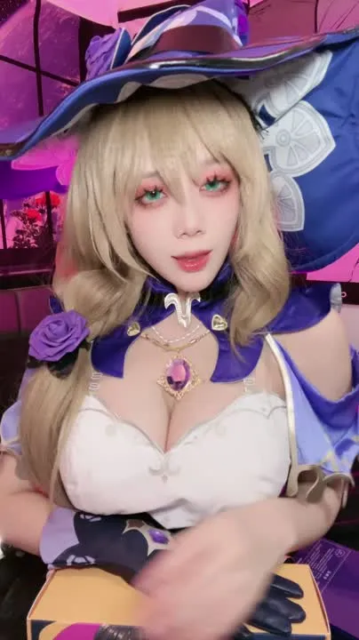 九言 cosplay album Jiuyan sebagai Lisa Memesona dari Genshin Impact - Video 37