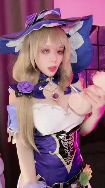 九言 cosplay album Jiuyan sebagai Lisa Memesona dari Genshin Impact - Video 39