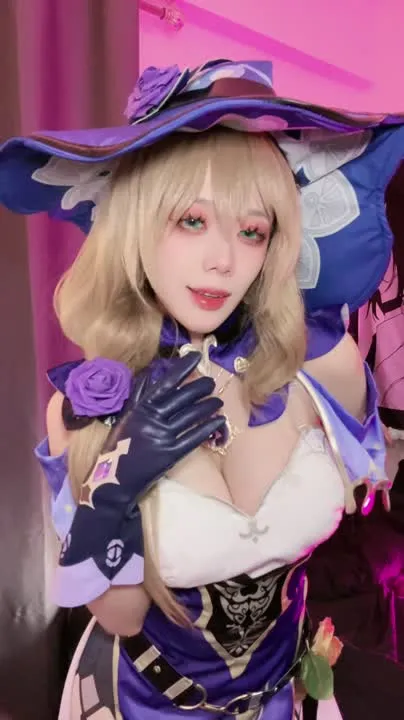 九言 cosplay album Jiuyan sebagai Lisa Memesona dari Genshin Impact - Video 40
