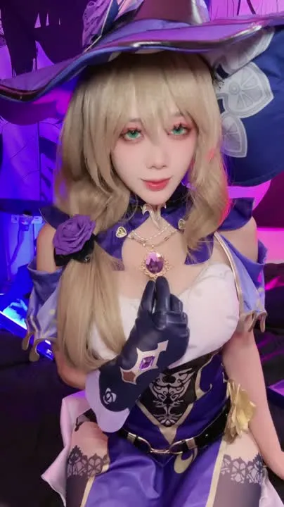 九言 cosplay album Jiuyan sebagai Lisa Memesona dari Genshin Impact - Video 42
