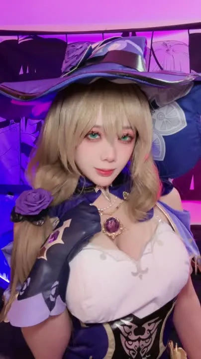 九言 cosplay album Jiuyan sebagai Lisa Memesona dari Genshin Impact - Video 44