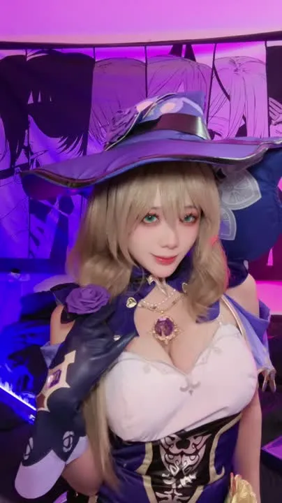 九言 cosplay album Jiuyan sebagai Lisa Memesona dari Genshin Impact - Video 45
