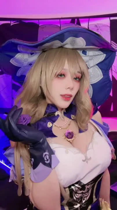 九言 cosplay album Jiuyan sebagai Lisa Memesona dari Genshin Impact - Video 46