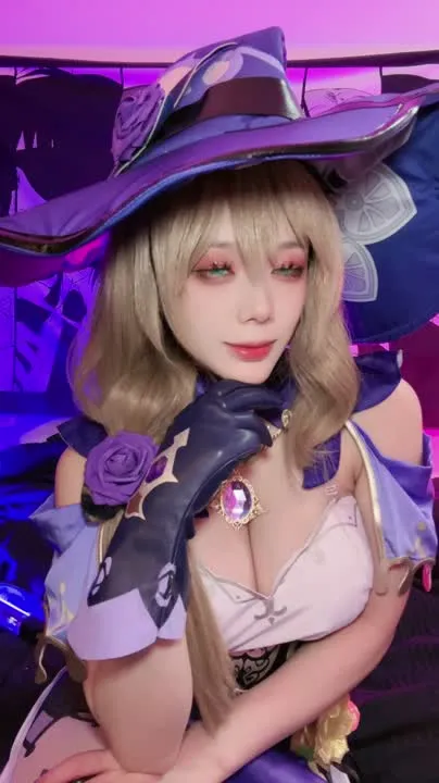 九言 cosplay album Jiuyan sebagai Lisa Memesona dari Genshin Impact - Video 47