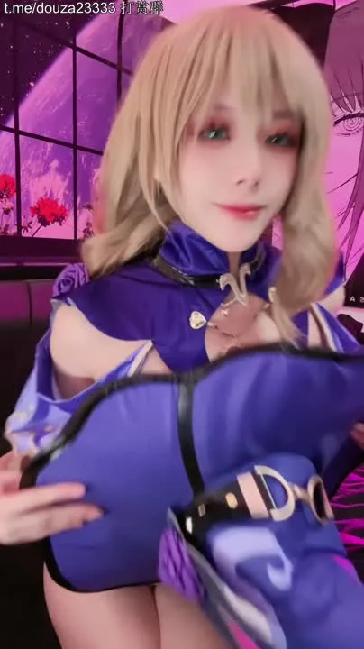 九言 cosplay album Jiuyan sebagai Lisa Memesona dari Genshin Impact - Video 55