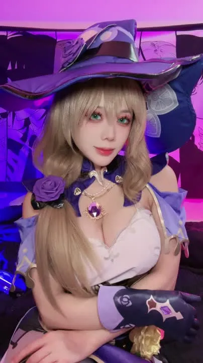 九言 cosplay album Jiuyan sebagai Lisa Memesona dari Genshin Impact - Video 56