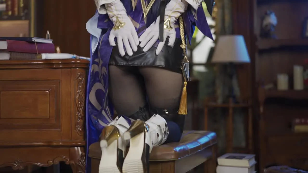 九言 cosplay album Jiu Yan sebagai Clorinde - Genshin Impact Gravure - Video 50