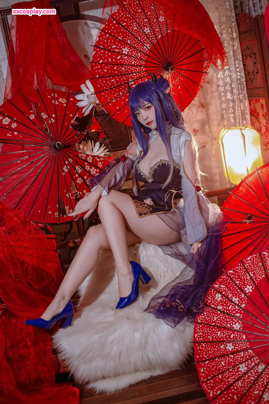 Nisa sebagai Ibuki dalam Qipao Elegan - Cosplay Azur Lane