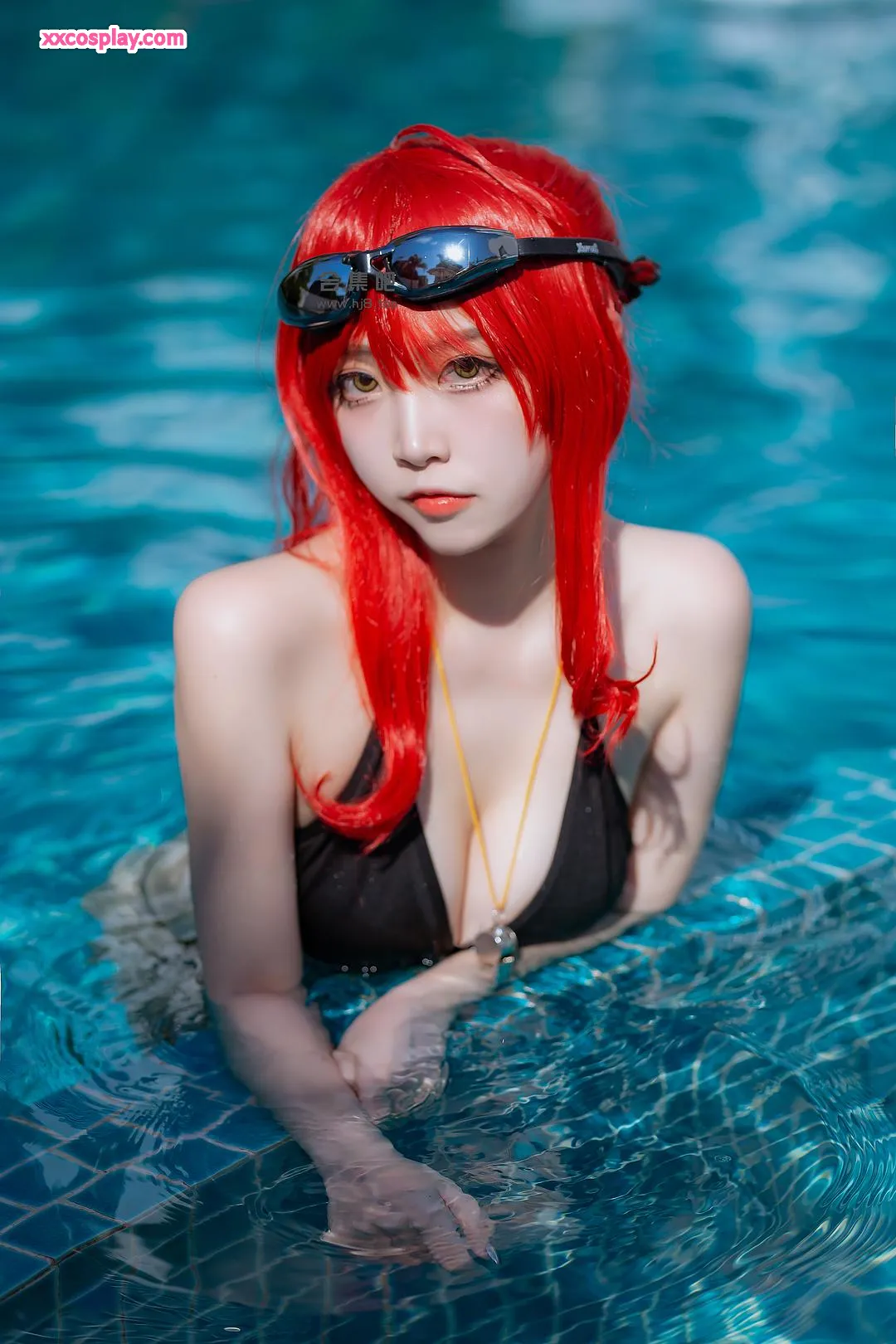 Nisa sebagai Zara Pakaian Renang - Azur Lane Cosplay