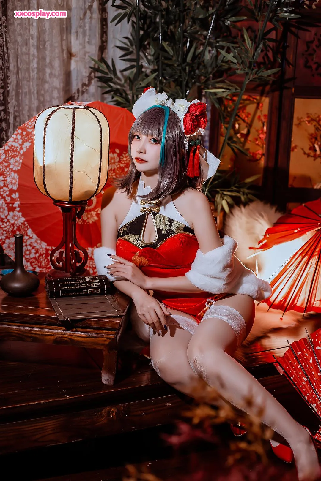 Nisa sebagai Cheshire Cat Azur Lane Menggunakan Cheongsam