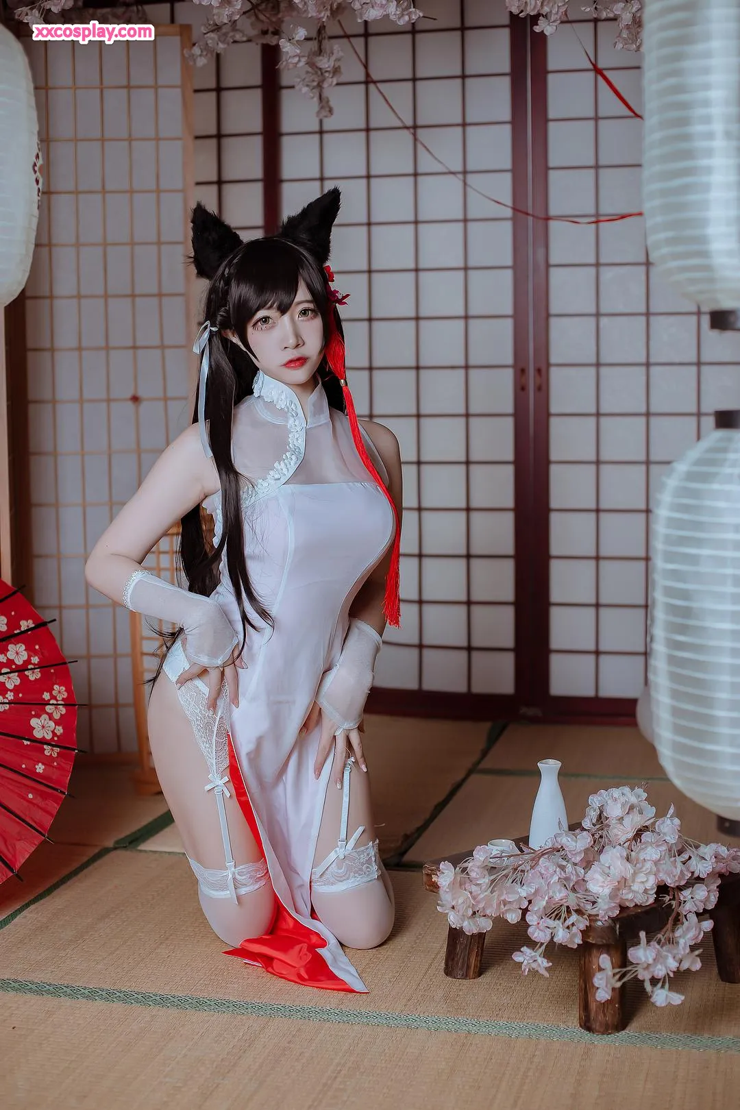 Nisa bilang Atago sa Seductive Qipao - Azur Lane Cosplay