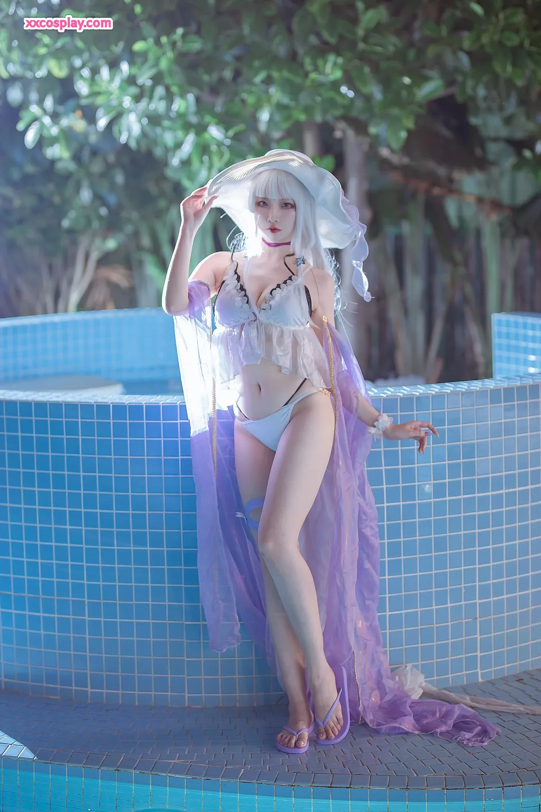 Nisa bilang Illustrious Swimsuit - Azur Lane Cosplay