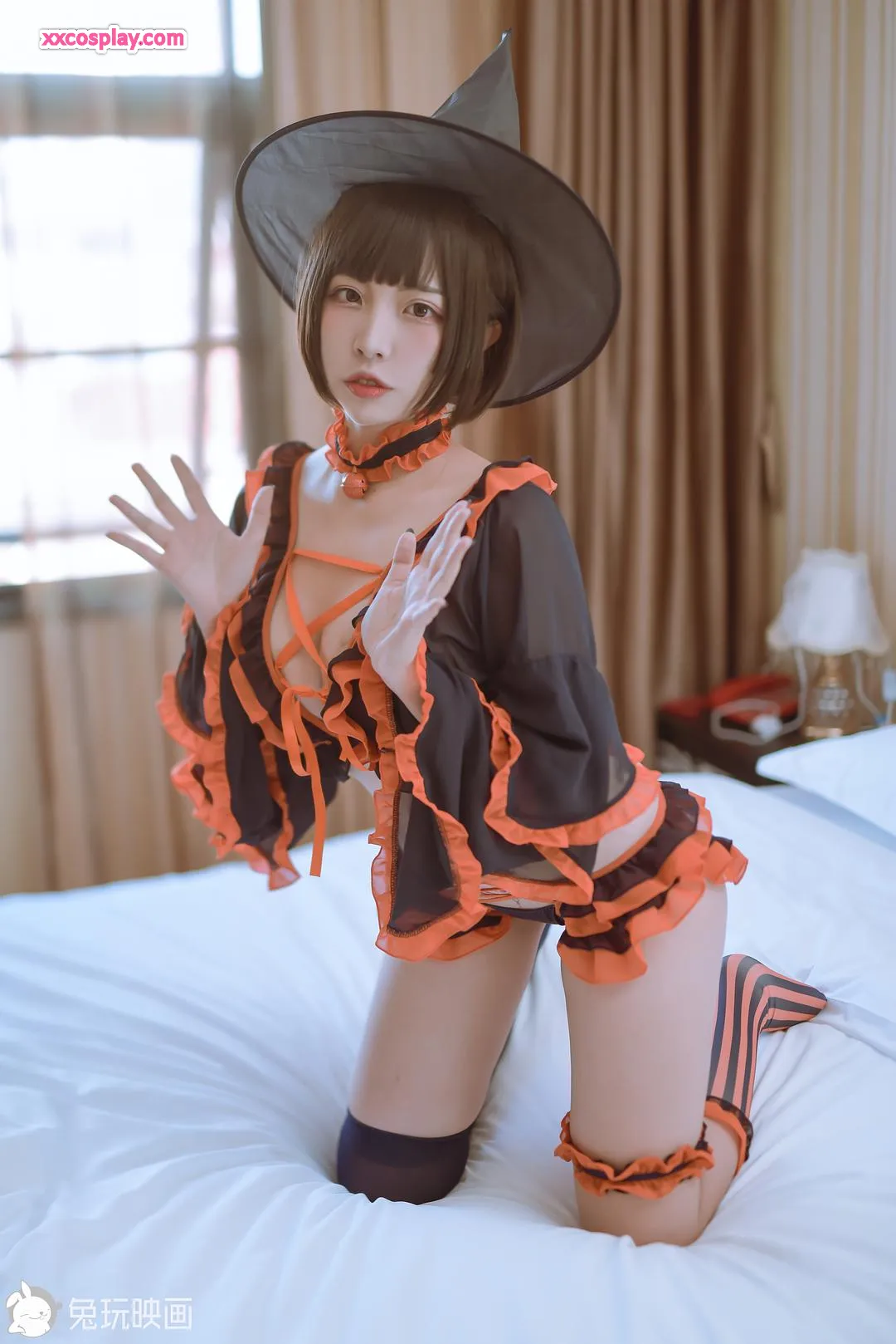 Penyihir Halloween Menggoda Nisa