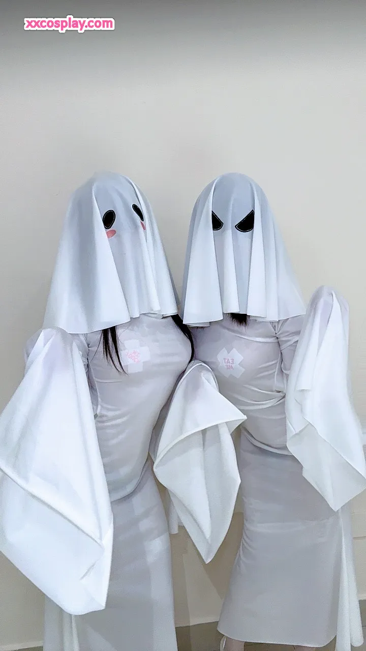 Nisaのセクシーゴーストコスプレデュオ