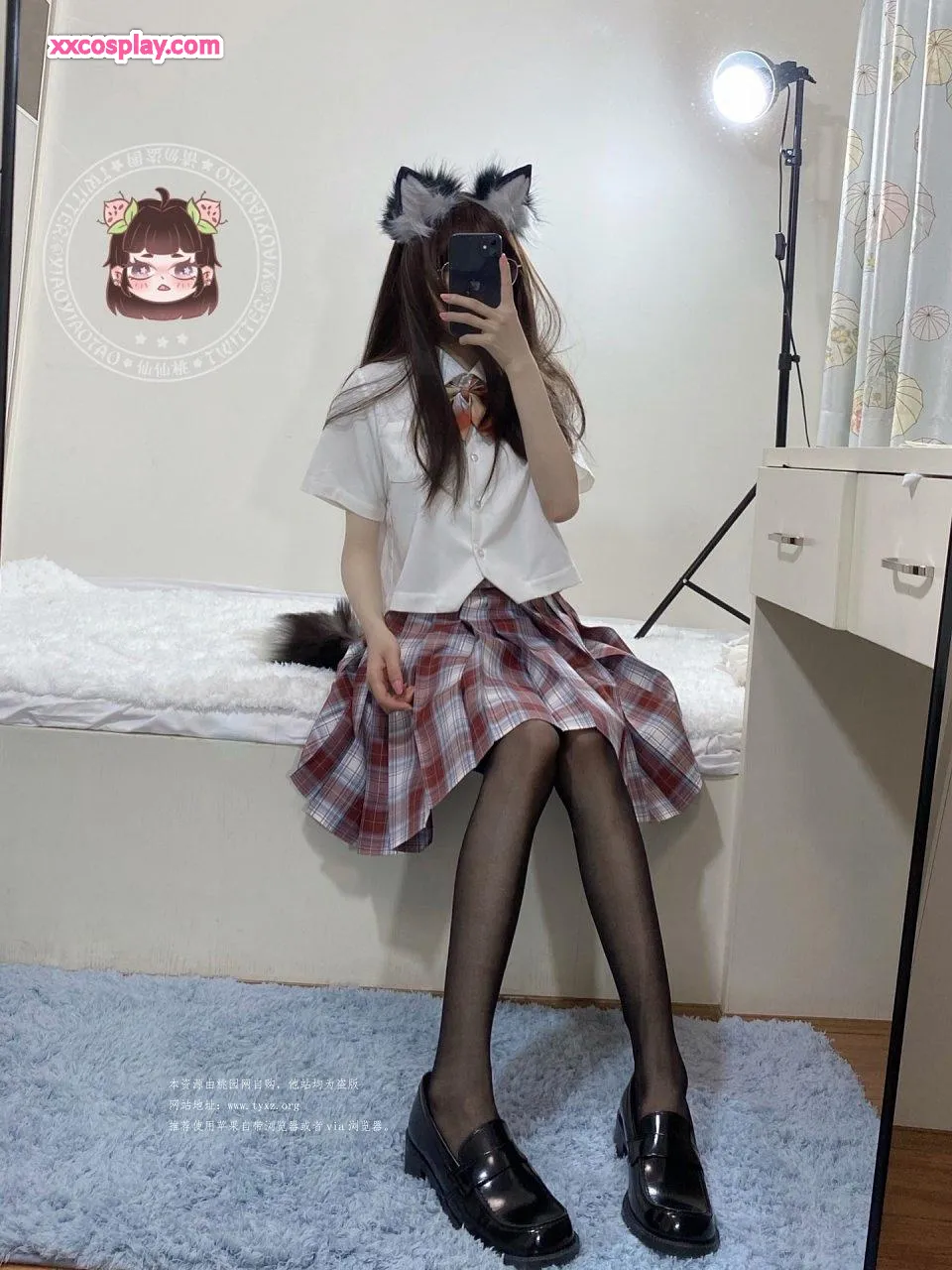 Xianxian Tao NO.16 - Cô Mèo Nhỏ JK Ô Vuông Đỏ