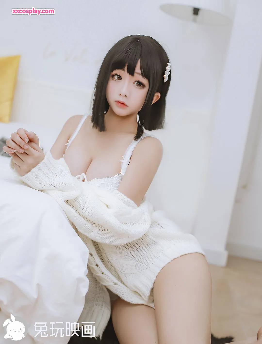 Tuwanyinghua - Le Pull-over Blanc de la Petite Sœur