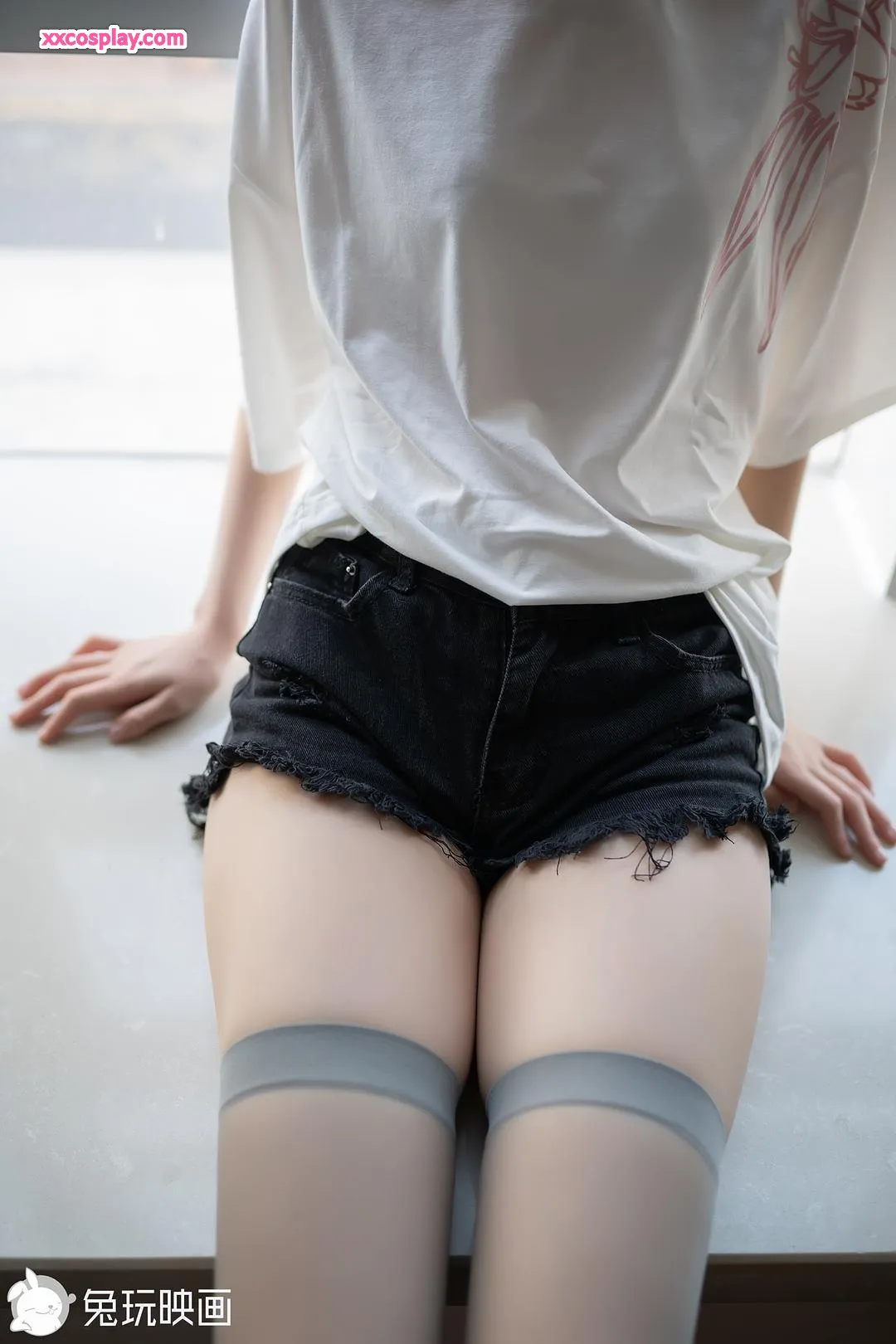 Tuwanyinghua: Shorts Curtos & Meias Cinzentas