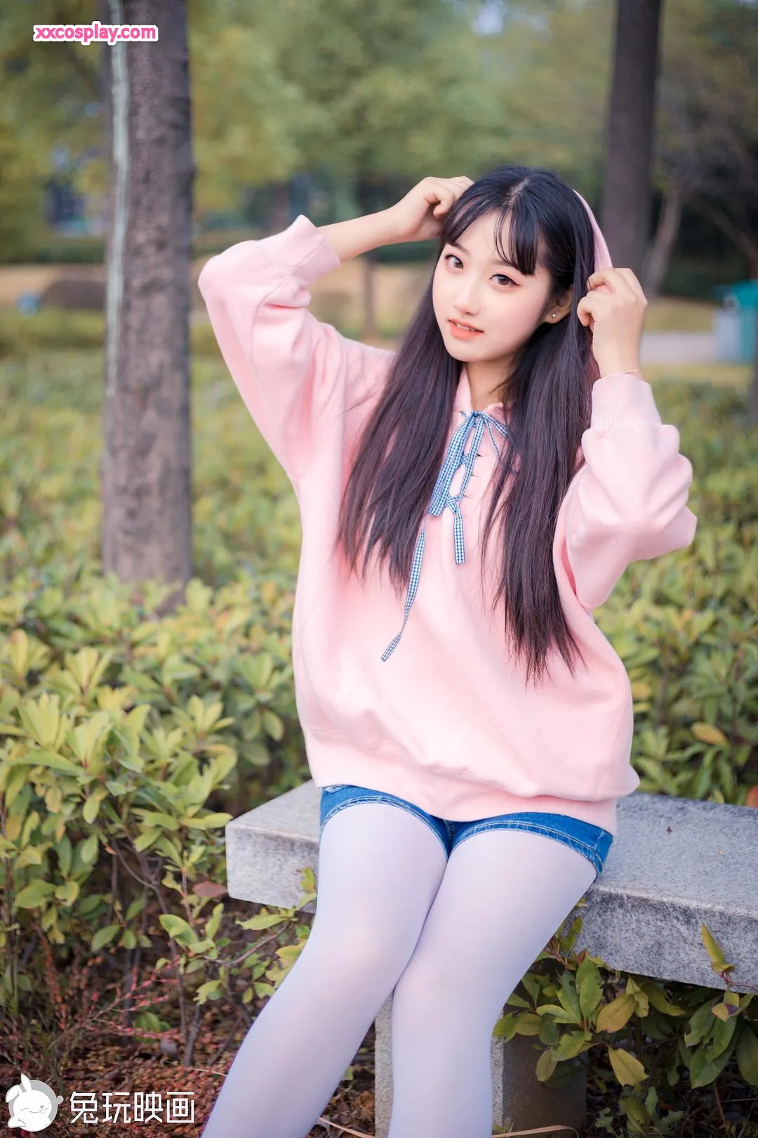 Tuwanyinghua: Casual Park Photoshoot