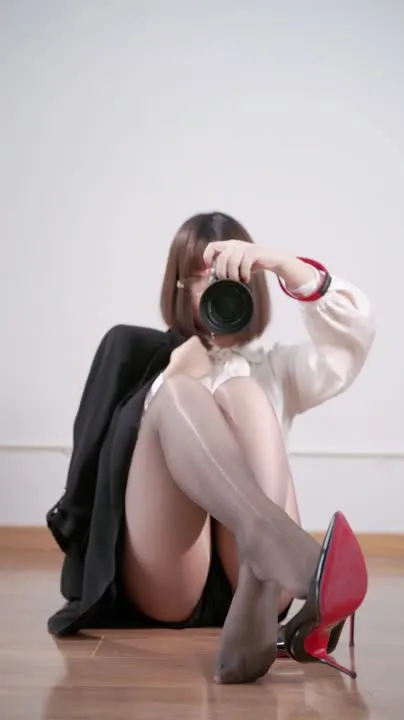 半半子 cosplay album Banbanzi: OL de Meias Pretas - Video 29