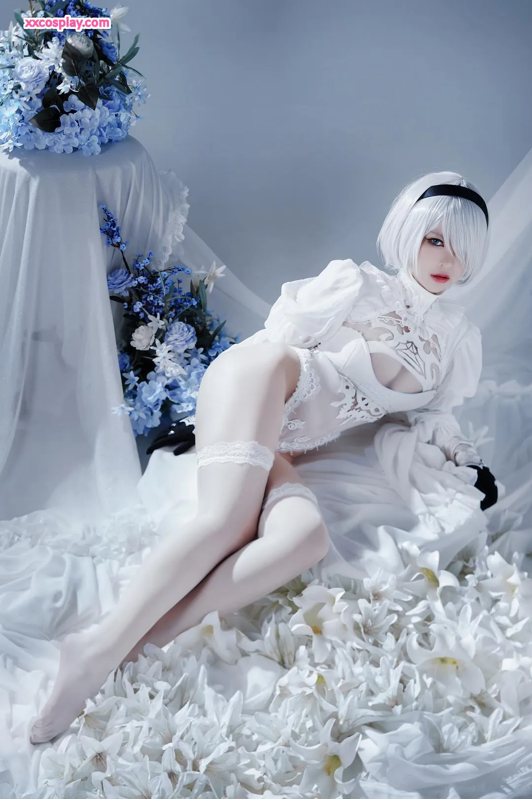 Banbanzi as 2B in White Dress (NieR: Automata)