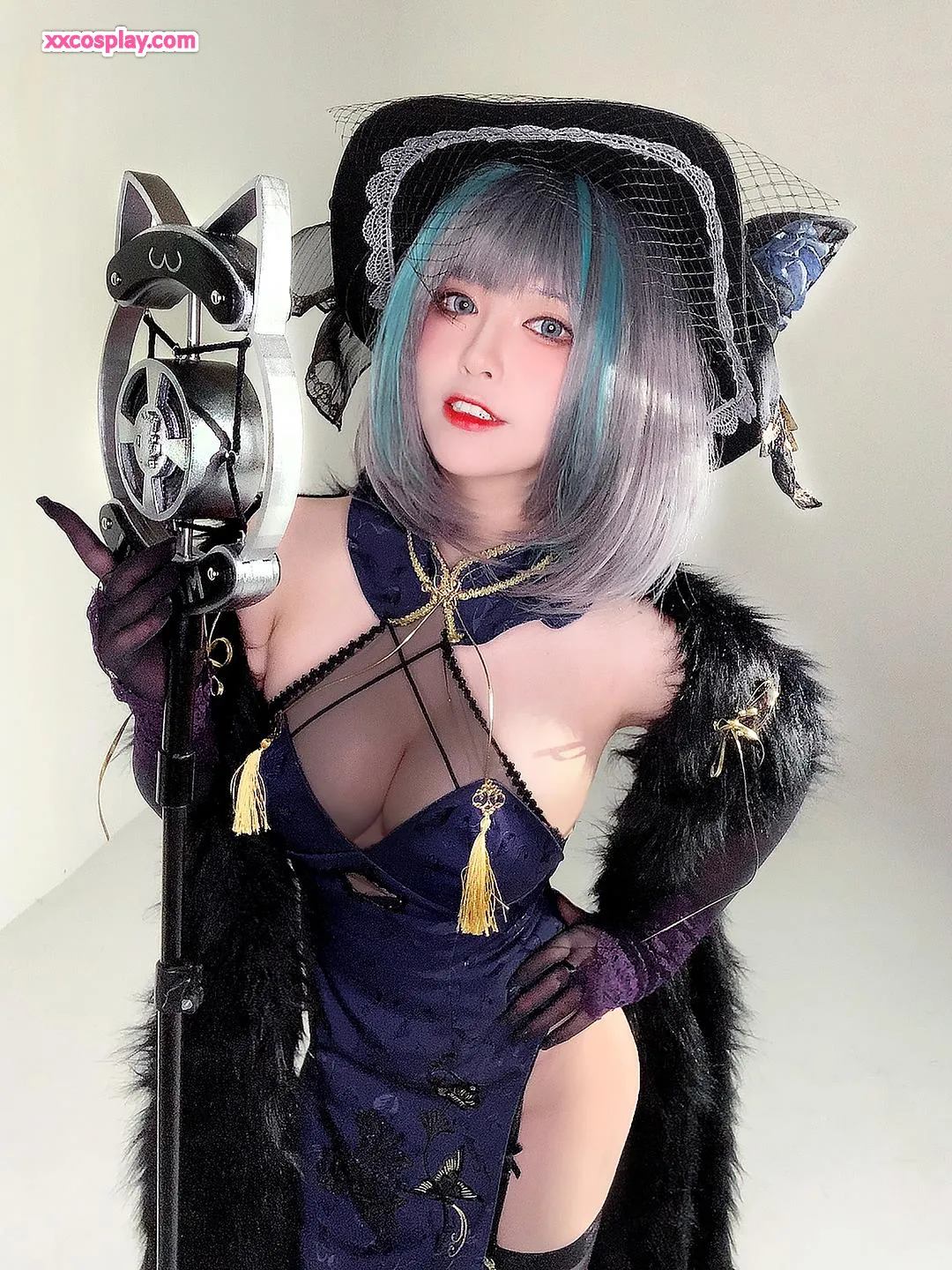 Banbanzi's Seductive Cheongsam Catgirl
