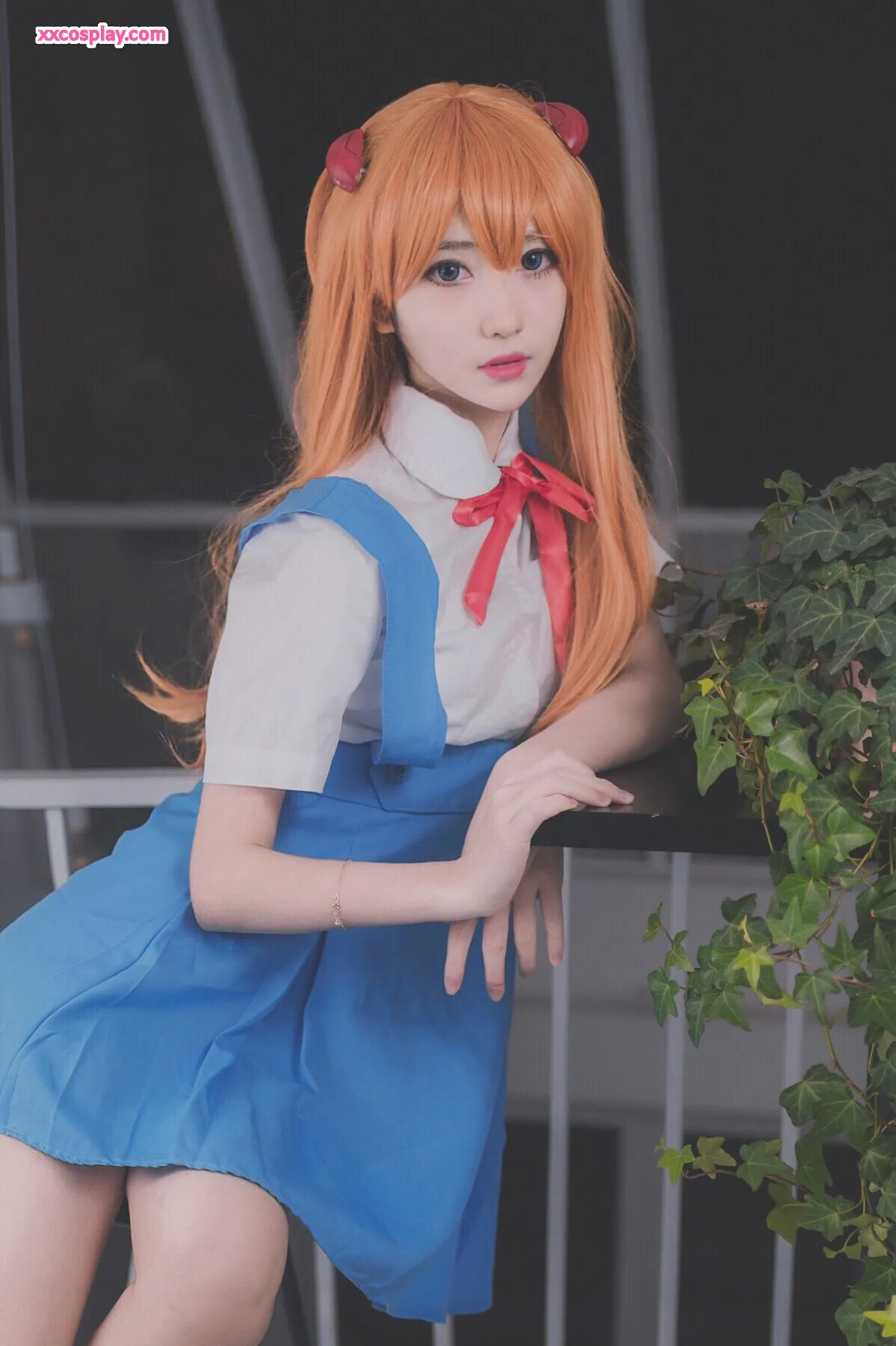Nantao Momoko en Asuka Langley Soryu - Uniforme Scolaire