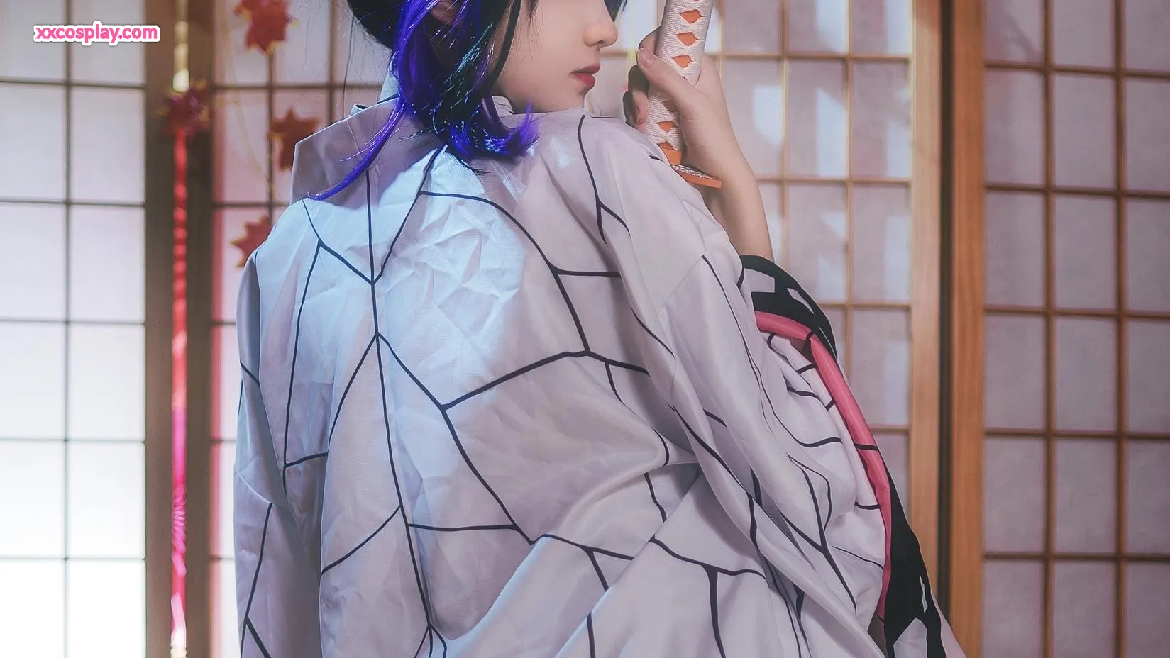 Minamomo Momoko sebagai Kochou Shinobu - Cosplay Ninja Kupu-Kupu