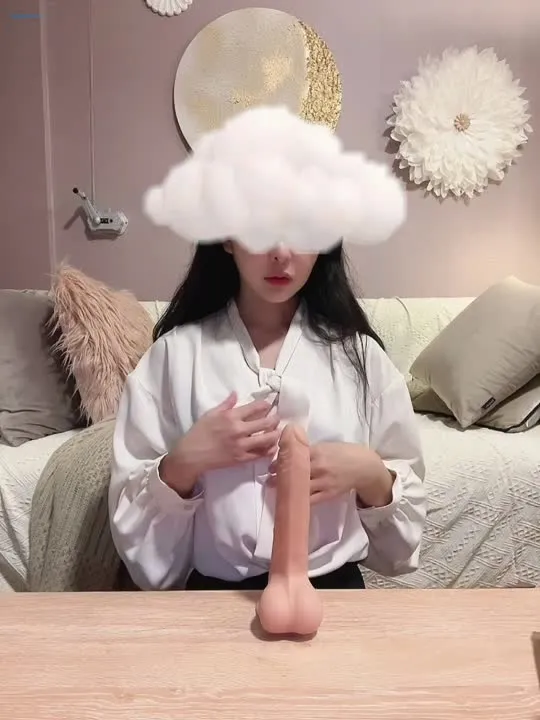 Keke Mi NO.009 - Simulation de Pipe Espagnole & Tease de Poitrine