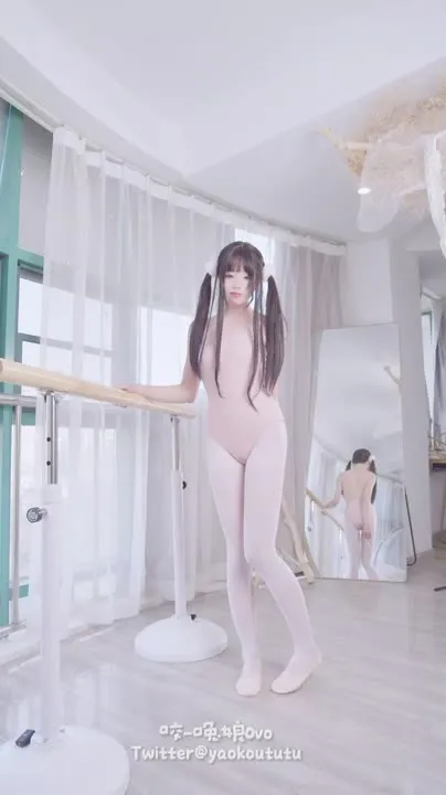 咬一口兔娘 cosplay album YaoYiKouTuNiang: ชั้นเรียนเต้นที่มาสายเกินไป - Video 87