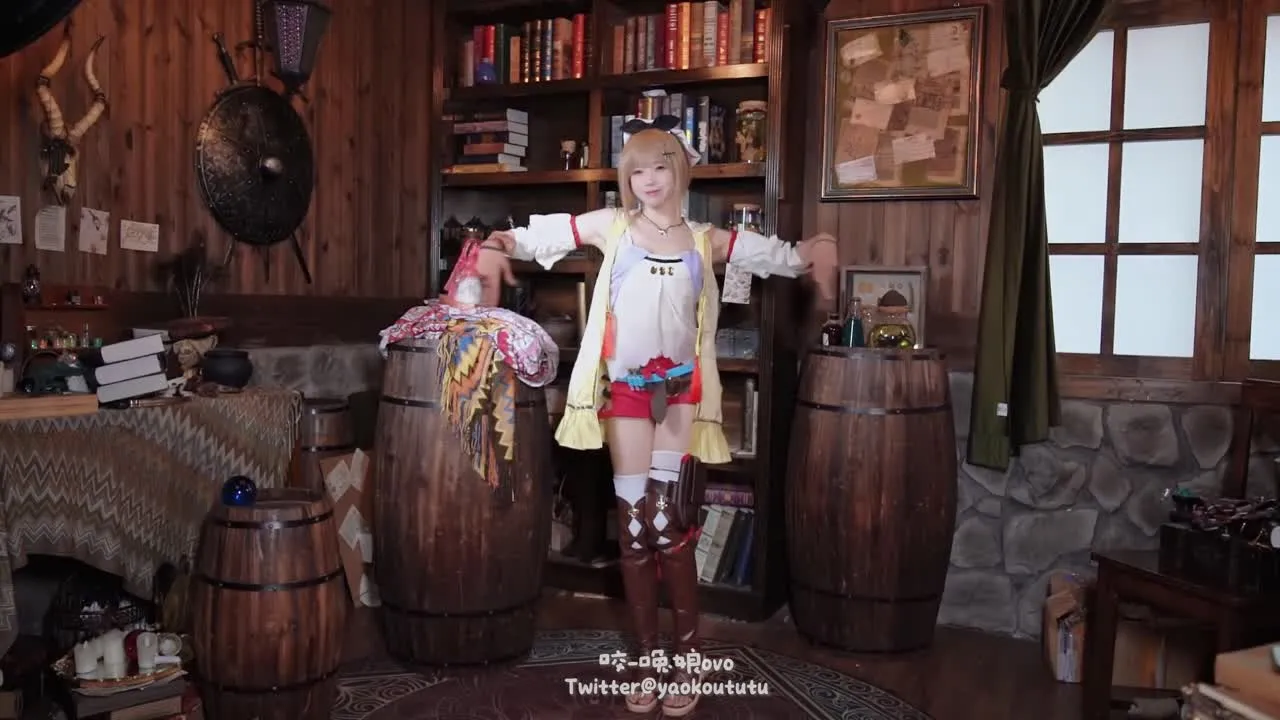 咬一口兔娘 cosplay album 咬一口兔娘: 라이자의 비밀 공방 - Video 54