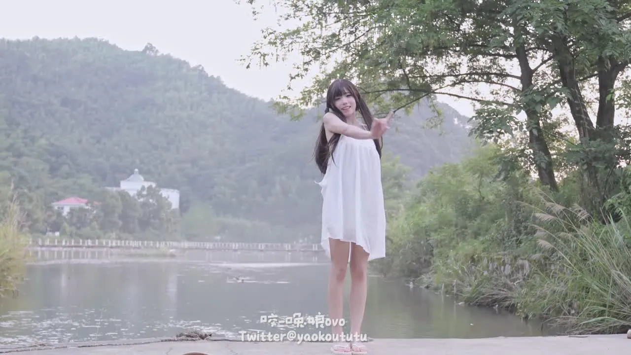 咬一口兔娘 cosplay album Yao Yi Kou Tu Niang (Sticky Dumpling Bunny): Summer Stream - Love Cycle - Video 62