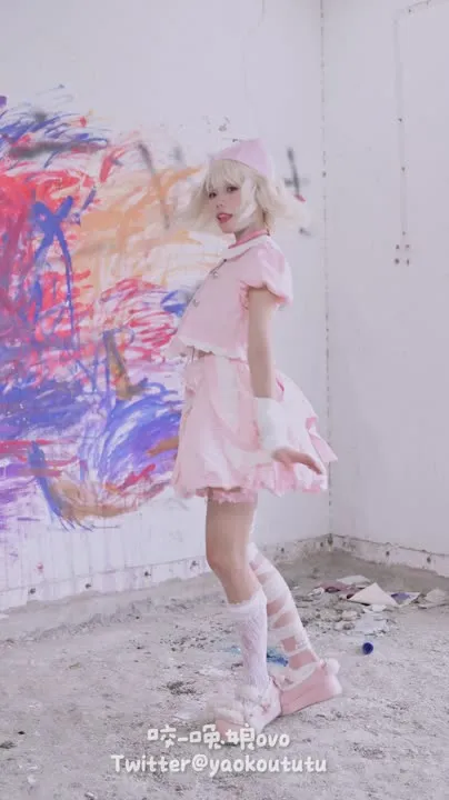 咬一口兔娘 cosplay album Yao Yi Kou Tu Niang: Perawat Kelinci Hospital Terbengkalai - Video 55