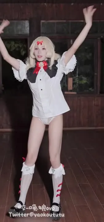 咬一口兔娘 cosplay album Yao Yi Kou Tu Niang: Sticky Mochi Bunny - September Dynamic - Video 5