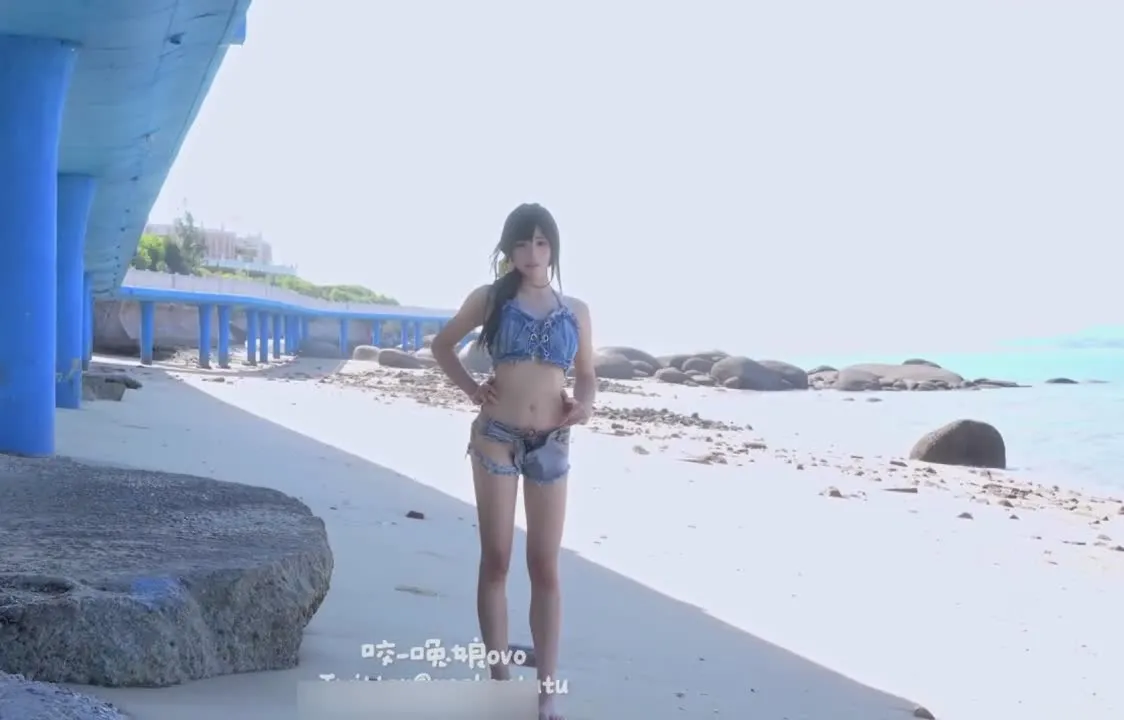 咬一口兔娘 cosplay album Yao Yi Kou Tu Niang: Sticky Mochi Bunny - September Dynamic - Video 7