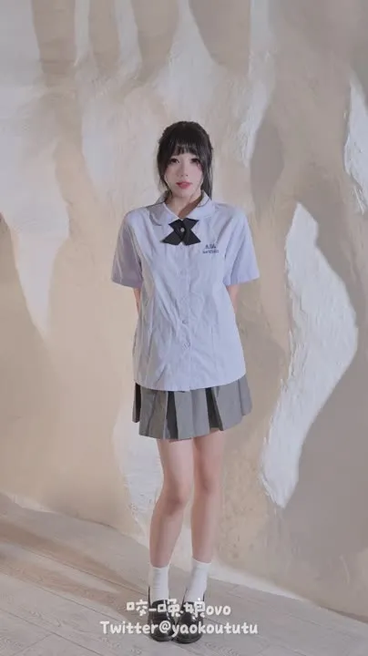咬一口兔娘 cosplay album Yao Yikou Tu Niang (Thỏ Bánh Mochi Dính) - I LOVE U - Video 1