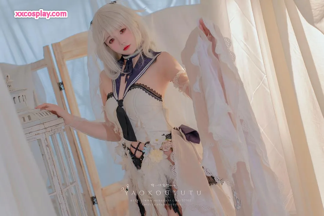 咬一口兔娘：フォーミダブル『化粧のお嬢様』