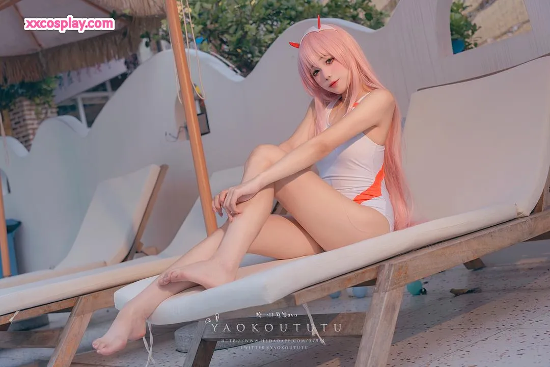咬一口兔娘（ニンニク団子兎）Zero Two 国家チーム水着