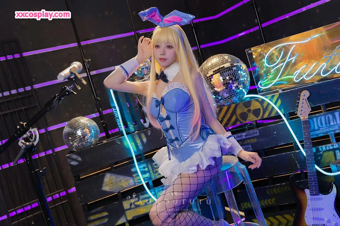咬一口兔娘：喜多川海夢バニーガール & Be My Poi