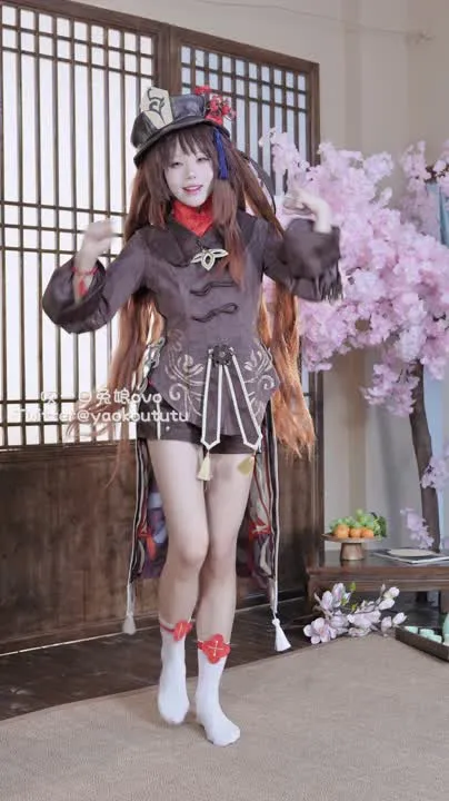 咬一口兔娘 cosplay album Yaoyikoutuniang sebagai Hu Tao - Penguasa Balai Wangsheng - Video 67