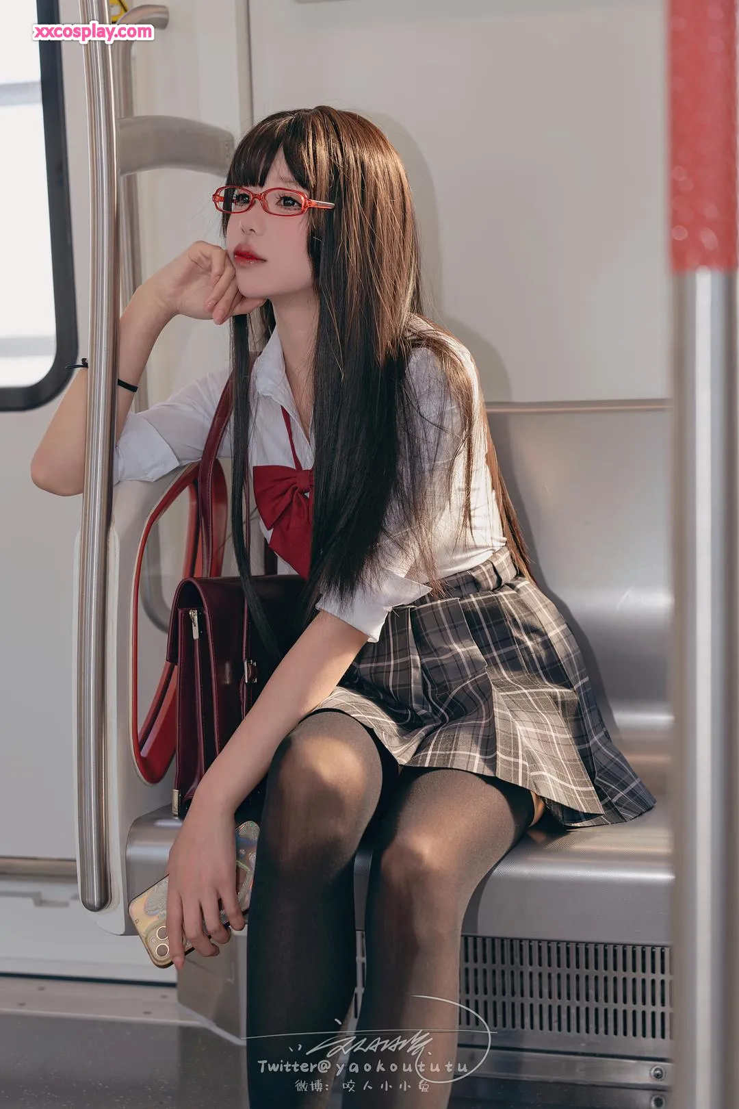 咬一口兔娘：電車驚魂＆期待