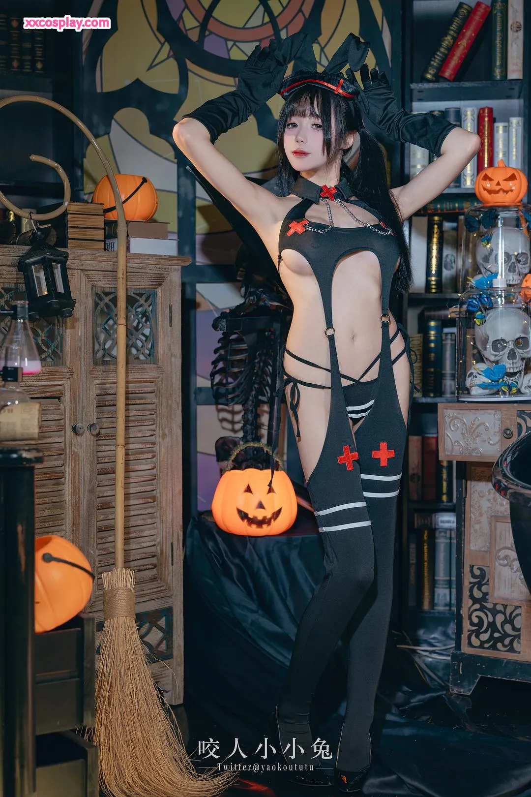 Yiko湿润兔：ハロウィン看護師